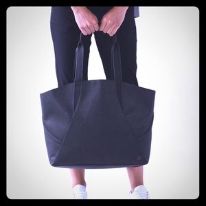 Lululemon lab tote